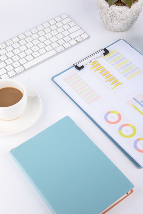 办公用品季度数据报表与商务摄影的整合应用